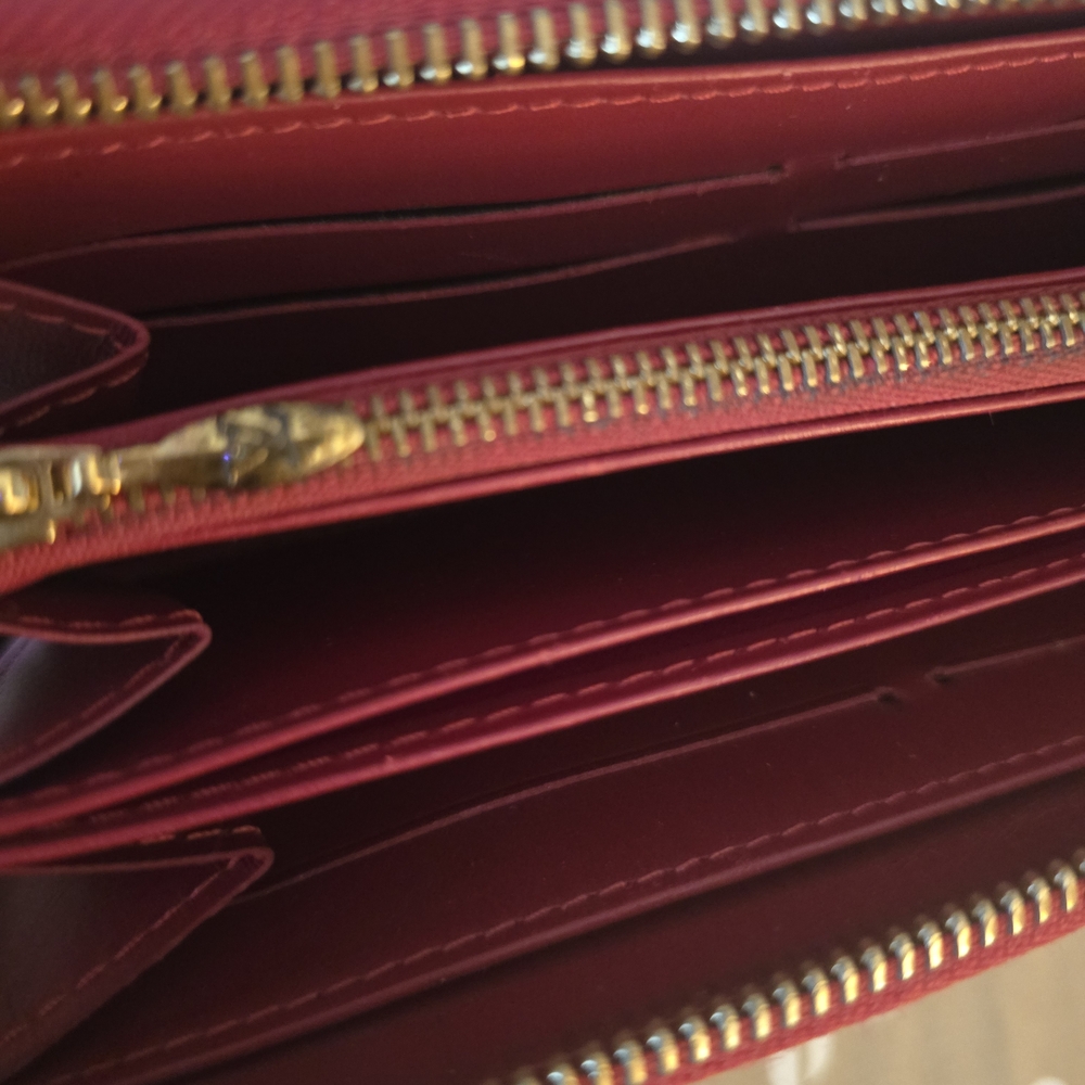 Red Vernis Louis Vuitton Wallet - Picture 9 of 11